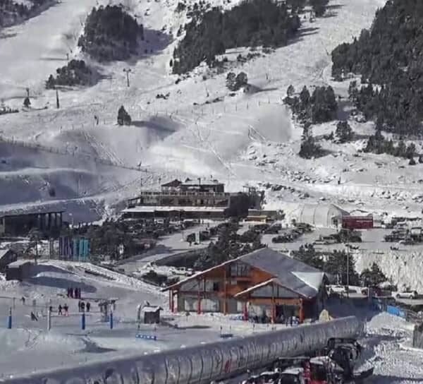 Discover the Charm of Grau Roig: A Winter Wonderland for Outdoor Enthusiasts!