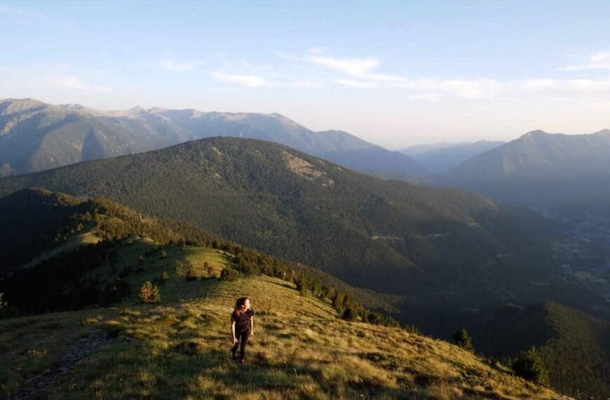 Explore Castlemania Peak Hike: A Scenic Adventure in Canillo, Andorra